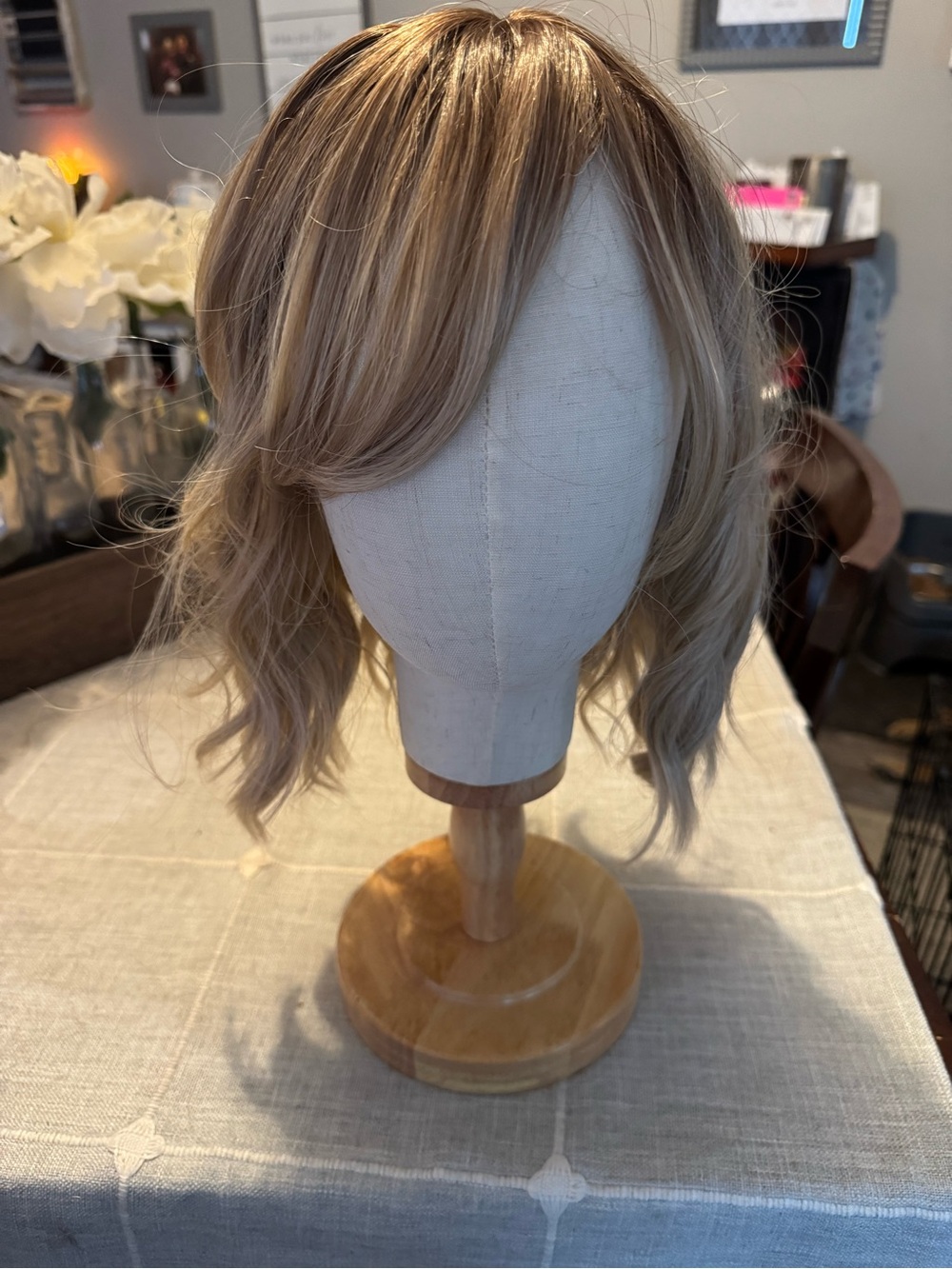 Blonde Layered Wavy Women's Wig with Side Bangs